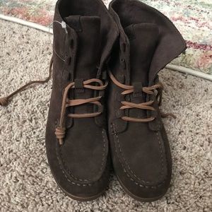 sperry coil hook bootie
